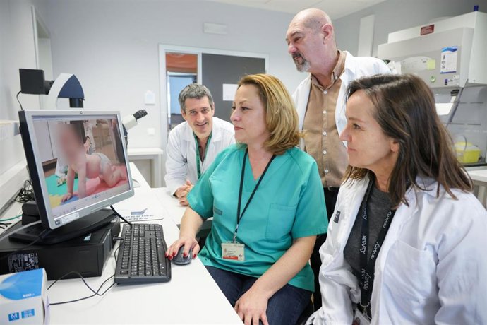 Dos bebés diagnosticados de atrofia muscular espinal en La Fe reciben un tratamiento que bloquea la enfermedad