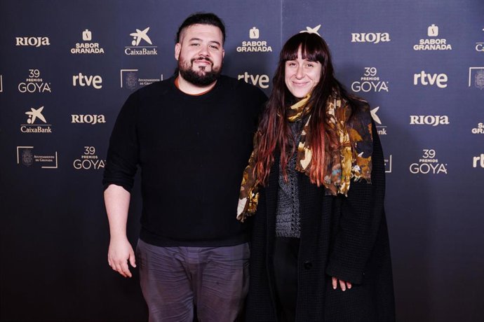Archivo - El director Néstor López y la productora Pilar Sancho posan tras la presentación de los nominados a la 39 edición de los Goya, en la Academia de Cine.