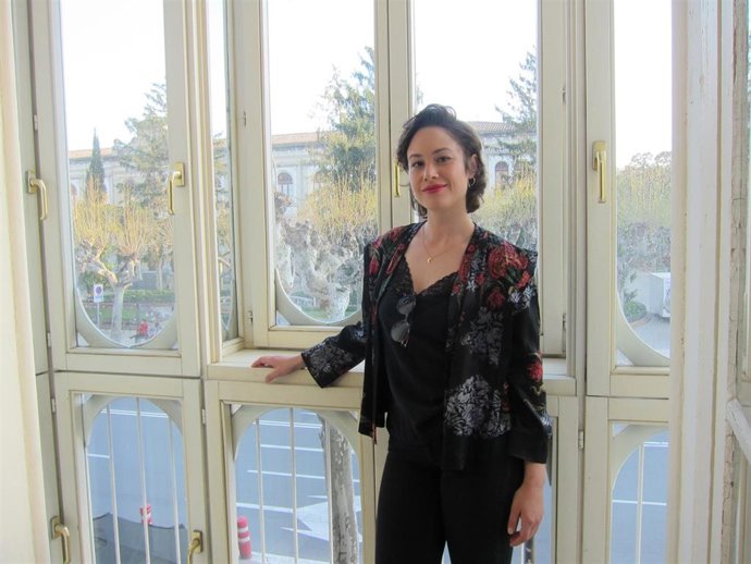 Archivo - La actriz catalana  Aida Folch, en imagen de archivo, participa este martes en la jornada Internet Segura 2025 en el Colegio Sagrada Familia de Zaragoza. 