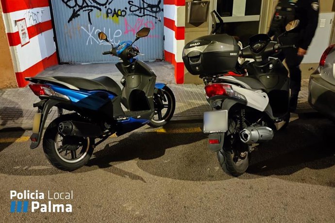 Ciclomotor y motocicleta sustraídos