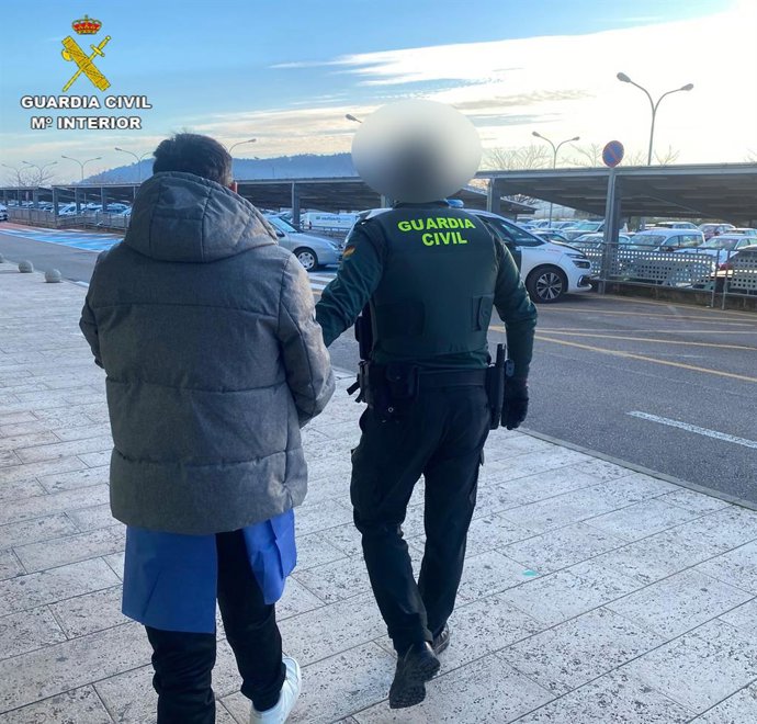 Detenido un hombre por intentar agredir con un cuchillo a agentes de la Guardia Civil y la Policía Local en Can Picafort