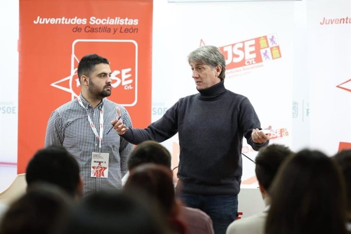 El secretario general electo del PSOE de Castilla y León, Carlos Martínez, en el encuentro con las Juventudes Socialistas de Castilla y León.