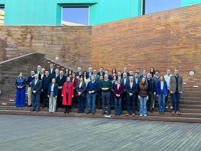 El alcalde de Logroño, Conrado Escobar, firma los Acuerdos de Zaragoza en el I Foro Grandes Ciudades de España