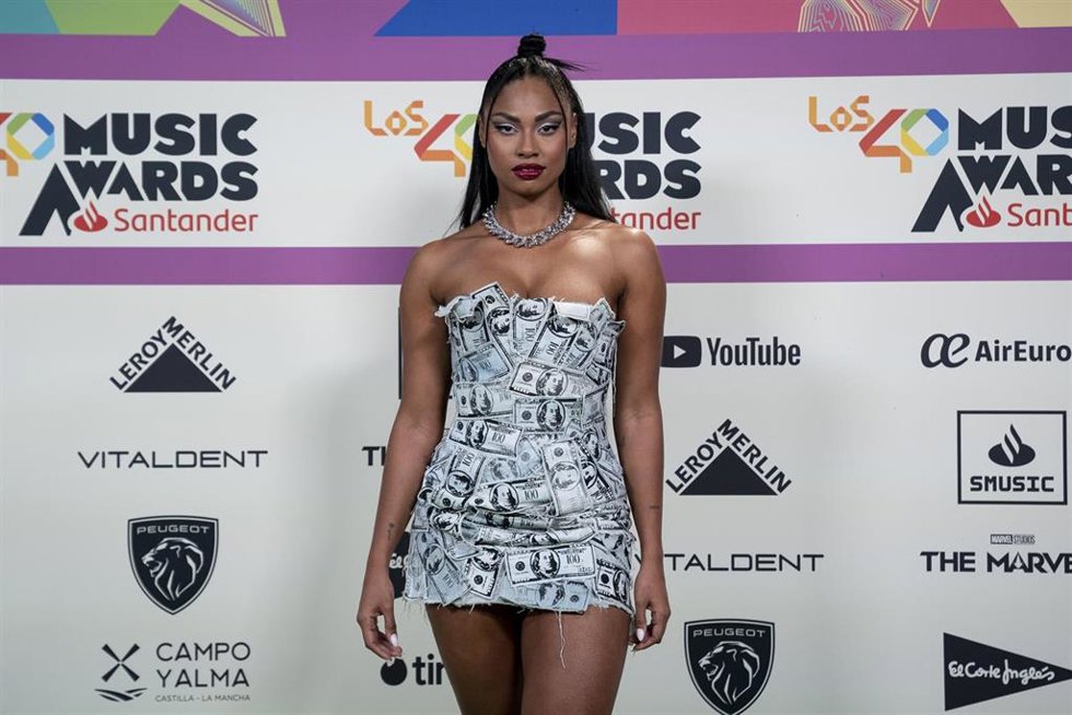 Archivo - Nia Correia posa durante el photocall de los 40 Music Awards 2023, en el Wizink Center, a 3 de noviembre de 2023, en Madrid (España). 