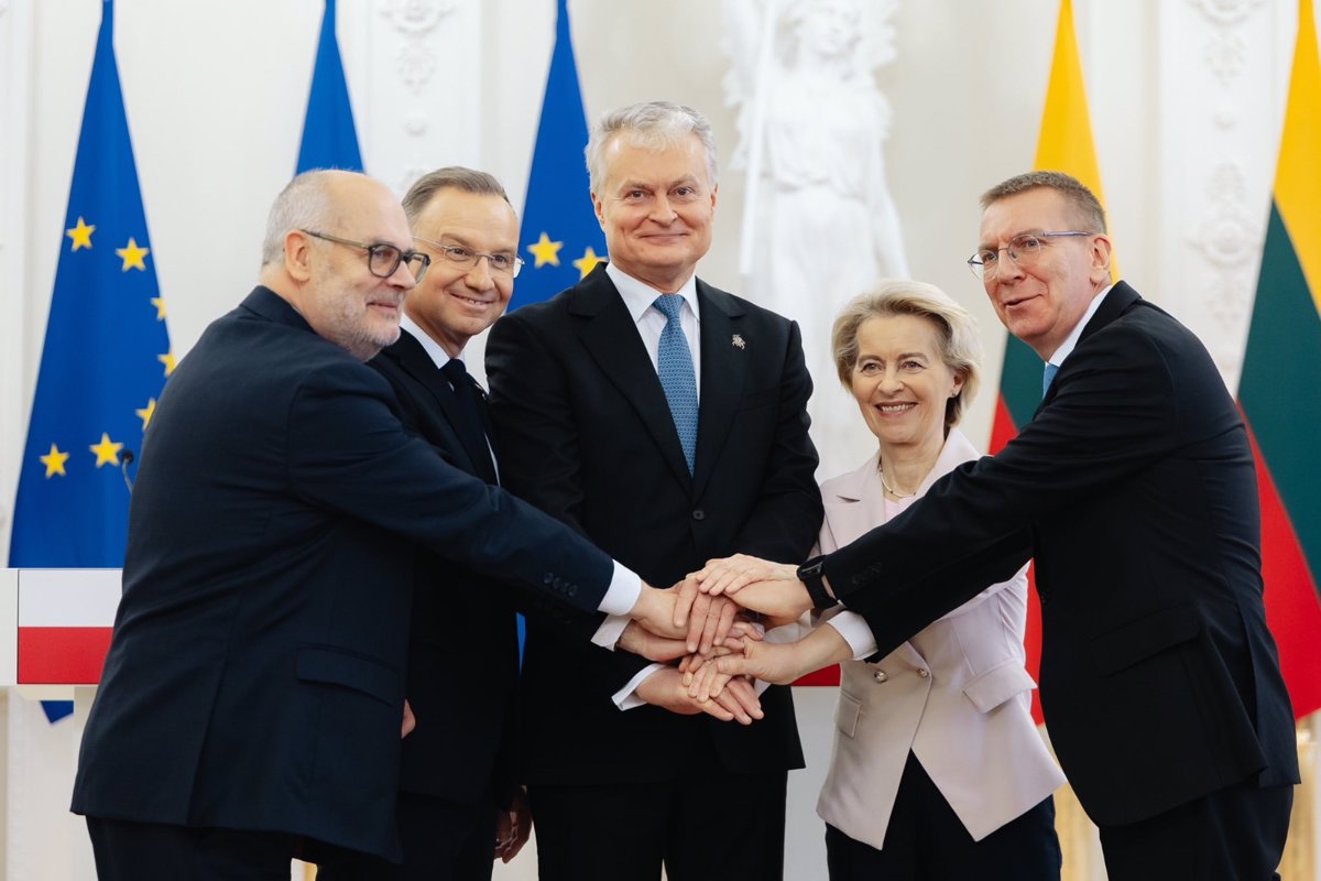 The EU celebrates a “historic day” with the incorporation of the Baltic countries into the European Electricity Network