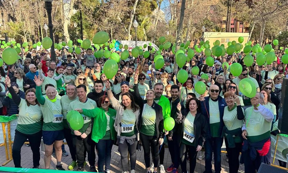 La IX marcha contra el cáncer en Castellón pulveriza su récord y reúne una marea verde de 6.500 personas