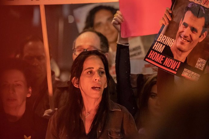 January 19, 2025, Tel Aviv, Tel Aviv, israel: Protesters and familys of the hostages took the street to march for a safe deal and the releasing all hostages