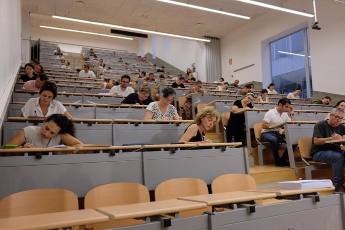Archivo - CCOO-A lamenta la "mala organización" de las oposiciones docentes y pide mejoras laborales para los miembros de tribunal