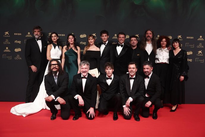 El equipo de 'Segundo Premio' posa en la alfombra roja de la 39º edición de los Premios Goya