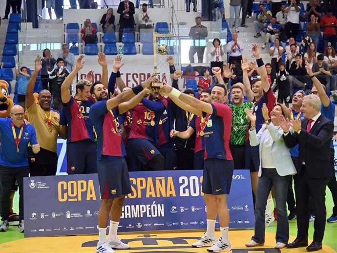 El Barça derrota al Bathco Torrelavega (37-34) y conquista la Copa de España
