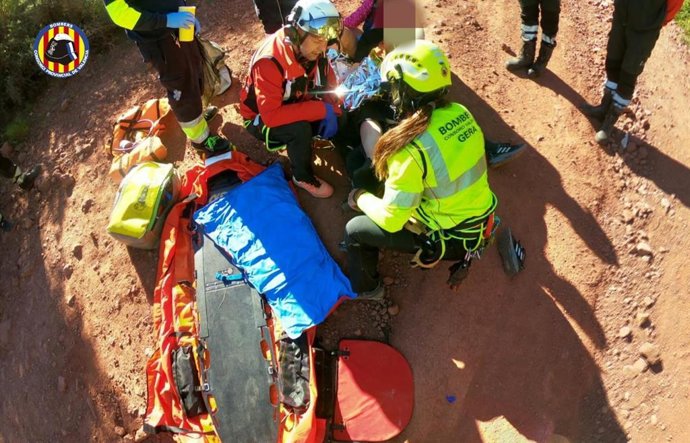 Bomberos Rescatan A Una Senderista Tras Lesionarse En Gilet
