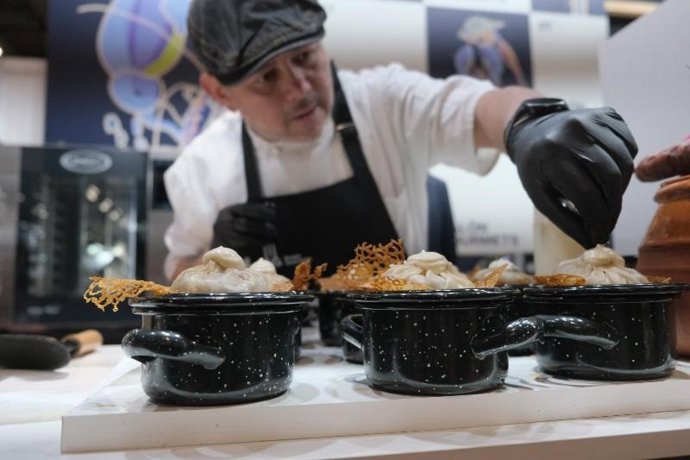 Un parcipiante en el Máster Nacional de Pinchos  de Salón Gourmets