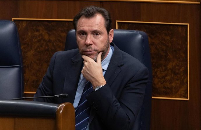 El PP critica a Óscar Puente por meterse con el físico de Abascal: "Urge  echarle por ataques como estos"