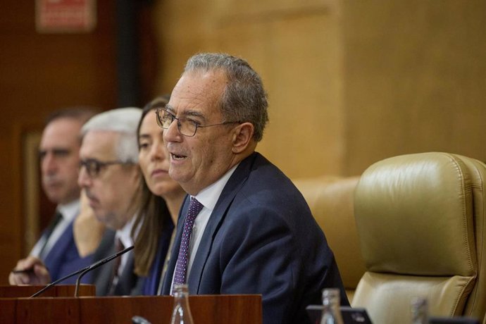 Archivo - El presidente de la Asamblea de Madrid, Enrique Ossorio, durante un pleno en la Asamblea de Madrid.