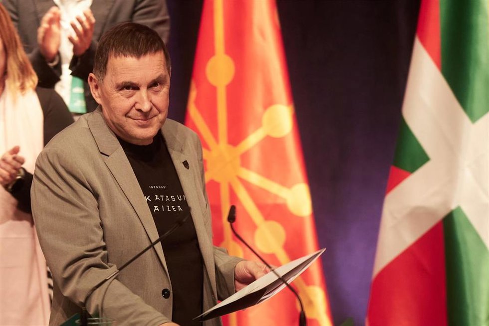 El secretario general de EH Bildu, Arnaldo Otegi, interviene durante el III Congreso de EH Bildu, en el Palacio de Congresos Baluarte, a 8 de febrero de 2025, en Pamplona, Navarra (España). 