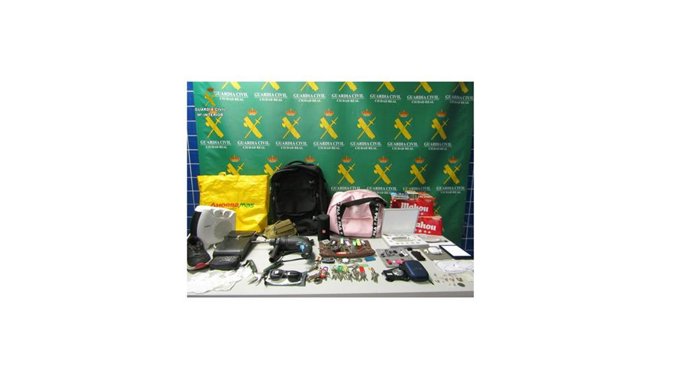 Objetos recuperados por la Guardia Civil en la operación 'Ligerin'.