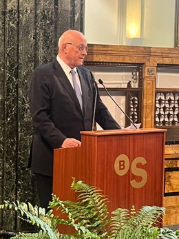 Archivo - El presidente de Banco Sabadell, Josep Oliu
