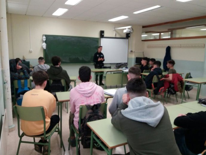 Archivo - Policía tutor en Calvià, en una foto de archivo.