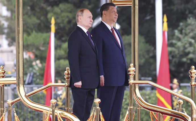 Archivo - May 16, 2024, Beijing, China: Russian President Vladimir Putin, left, and Chinese President Xi Jinping, right, stand for the national anthems at the formal arrival ceremony outside the Great Hall of the People, May 16, 2024, in Beijing, China.