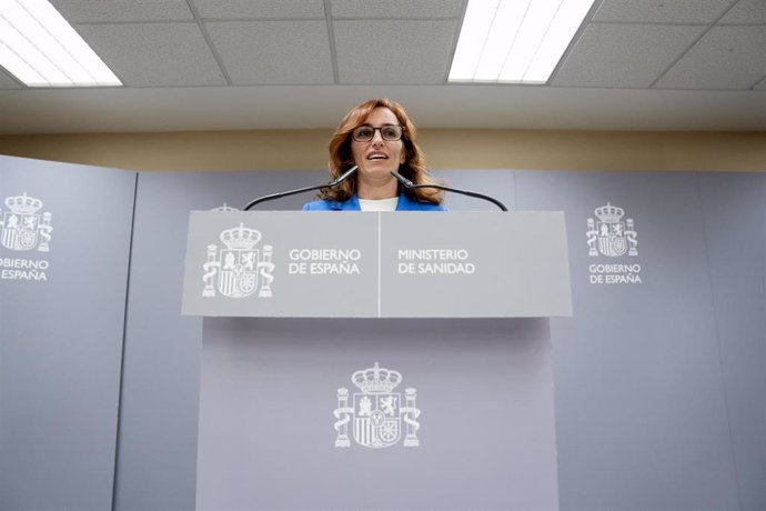 Imagen de archivo de la ministra de Sanidad, Mónica García, durante una rueda de prensa.