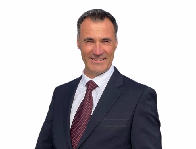 Alma Cruceros incorpora a David Lecumberri como director general del Hotel de su crucero Ocean Victory.