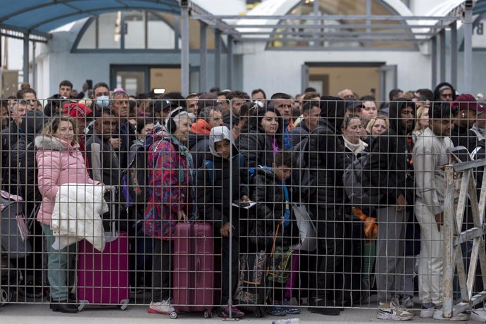 SANTORINI (GREECE), Feb. 4, 2025  -- People wait to leave Santorini after earthquakes shook the island, in Santorini, Greece, on Feb. 4, 2025. Thousands of local residents, migrant workers, and tourists evacuated the island in the past two days. Flights a