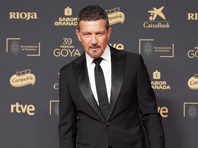El actor Antonio Banderas posa en la alfombra roja de la 39º edición de los Premios Goya