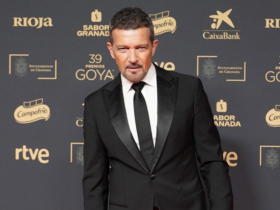 El actor Antonio Banderas posa en la alfombra roja de la 39 edición de los Premios Goya