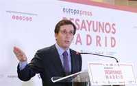 Almeida defiende el "sentido común" frente a PSOE y Vox: "No quiero ni que me cancelen ni que me llamen acomplejado"