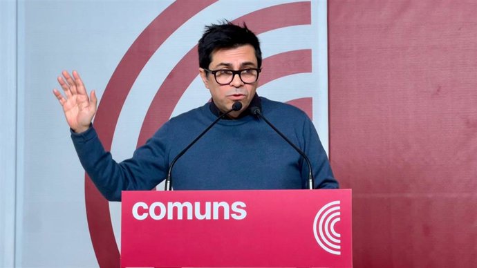 El portavoz de los Comuns y secretario primero de la Mesa del Congreso, Gerardo Pisarello, en una rueda de prensa