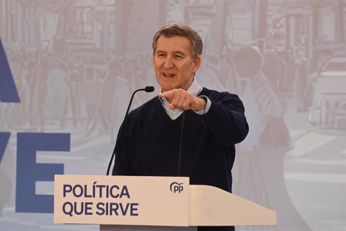 El presidente del PP, Alberto Núñez Feijóo, interviene durante el I Foro de Grandes Ciudades