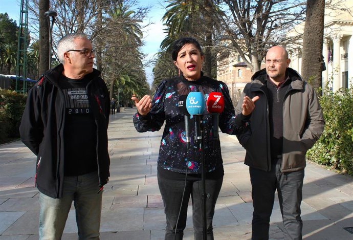La portavoz adjunta del grupo municipal Con Málaga, Toni Morillas, atiende a los medios