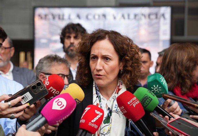 Archivo - La secretaria general de CCOO Andalucía, Nuria López, durante una atención a los medios de comunicación. A 08 de noviembre de 2024, en Sevilla (Andalucía, España). 