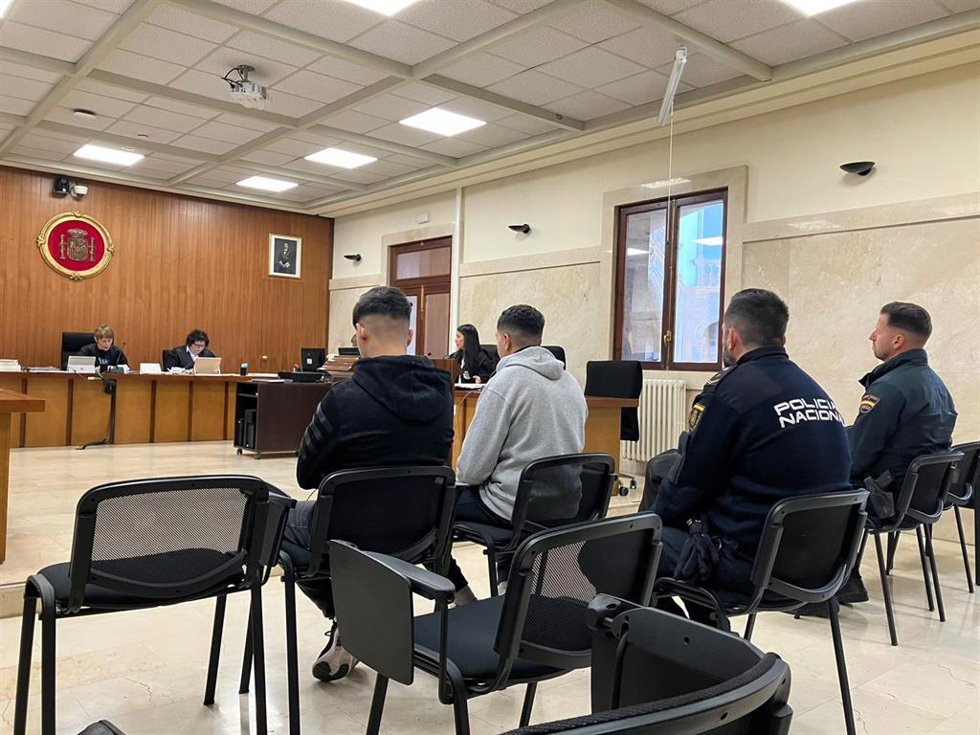 Los dos acusados, en la Audiencia Provincial de Palma este lunes.