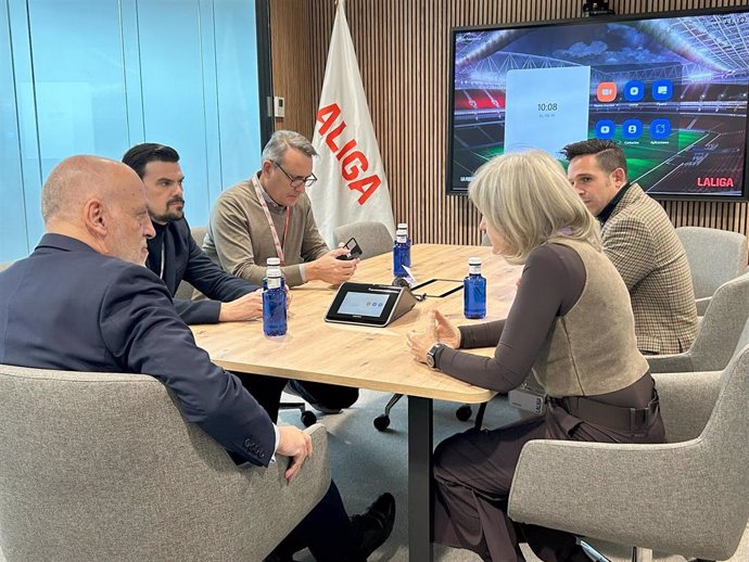 Convenio entre Funcación Jóvenes y Deportes de Extremadura y LaLiga