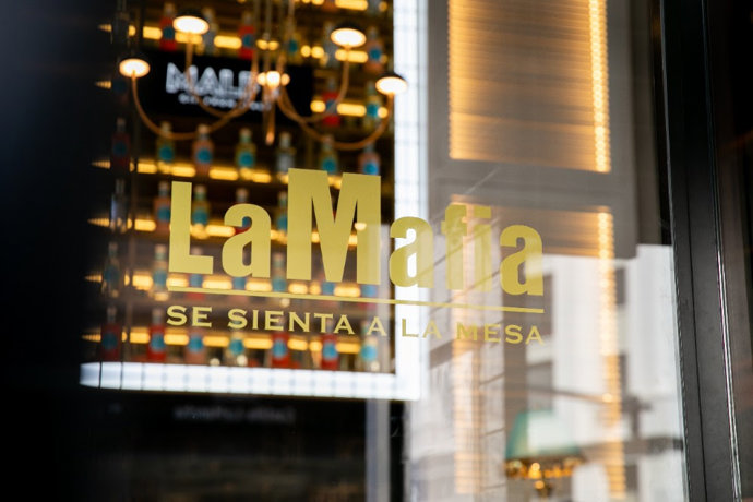 Archivo - Exterior restaurante La Mafia se sienta a la mesa