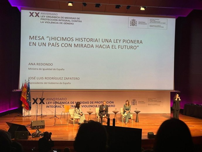 Acto para conmemorar el vigésimo aniversario de la aprobación de la Ley Orgánica de Medidas de Protección Integral contra la Violencia de Género, que ha tenido lugar en el Museo Reina Sofía.