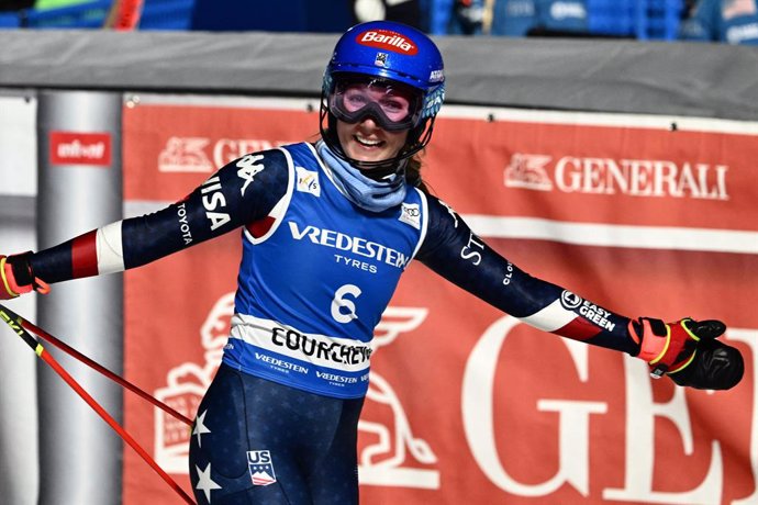 30 January 2025, France, Courchevel: US Mikaela Shiffrin reacts after crossing the finish line of the women's Slalom competition of the FIS Alpine Skiing World Cup in Courchevel. Photo: Jeff Pachoud/AFP/dpa