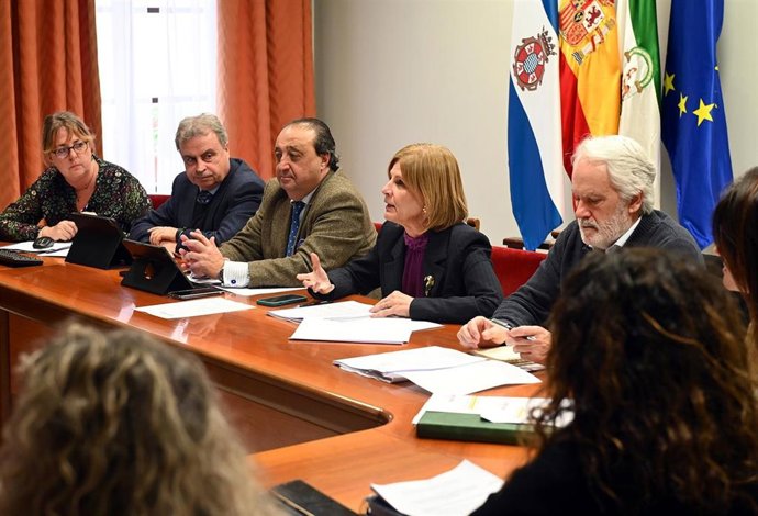 La alcaldesa de Jerez de la Frontera (Cádiz), María José García-Pelayo, participa junto a miembros de su Gobierno local en un encuentro online de ciudades pertenecientes a la red Euro Equus.