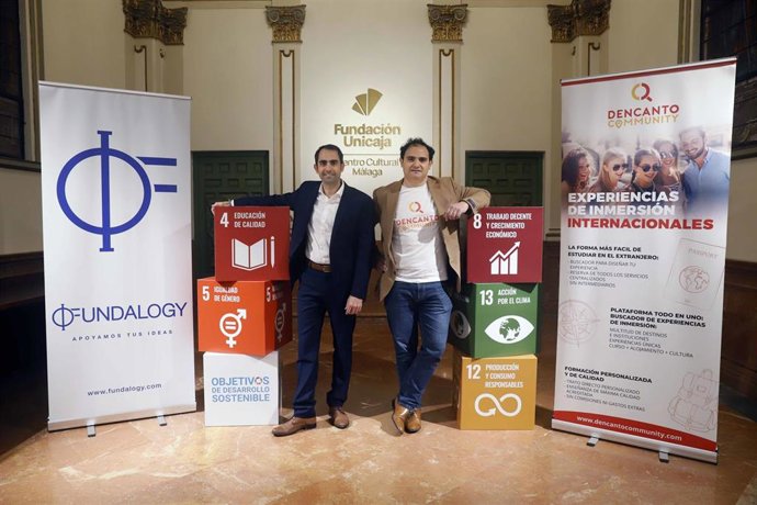 El director general de Fundalogy, Javier de Pro, y el CEO de Dencanto, Jacob San Miguel Molina, han firmado el acuerdo por el que Fundalogy será parte del impulso financiero para el crecimiento de esta empresa.