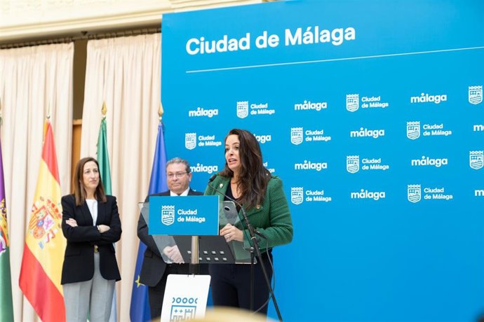 La concejala delegada de Innovación, Digitalización y Captación de Inversiones del Ayuntamiento de Málaga, Alicia Izquierdo; el director general de Garàntia, Antonio Vega, y la vicepresidenta de la Confederación de Empresarios de Málaga, Natalia Sánchez