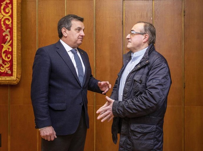 El presidente del Colegio de Médicos, Luis Antuña y el cretario del SIMPA, José Antonio Vidal.