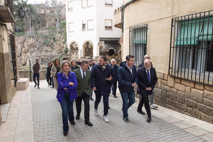 Letur, el presidente de Castilla-La Mancha, Emiliano García-Page, y la delegada del Gobierno en Castilla-La Mancha, Milagros Tolón, asisten a la reunión de coordinación para la reconstrucción del municipio tras la dana.