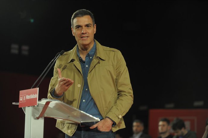 Archivo - El presidente del Gobierno, Pedro Sánchez, participa en el acto de presentación de la candidatura a la alcaldía de Barakaldo (Vizcaya) de Alfredo Retortillo. 