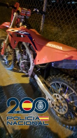 Motocicleta de cross incautada en Jerez tras una persecución por las calles de esta ciudad.