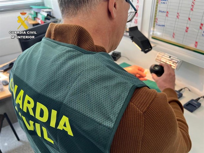 Un Guardia Civil en su trabajo