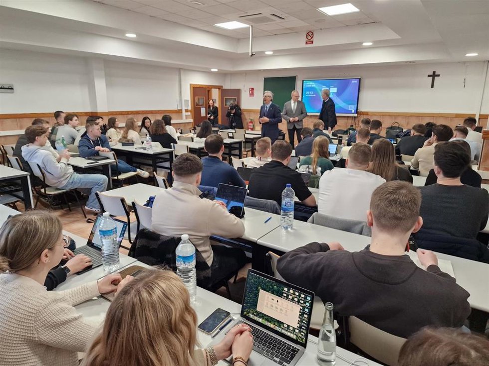 Llegada a la UCAM de un grupo de estudiantes alemanes de la FOM y de Aldi que inician un periodo de formación