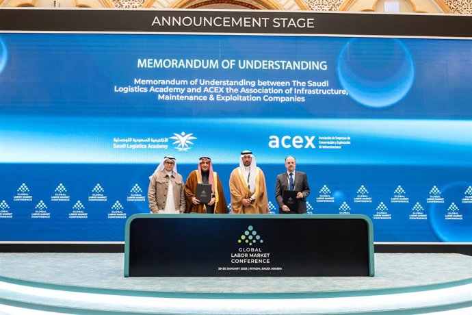 Firma del acuerdo entre ACEX y Saudi Logistics Academy para desarrollar una formación especializada en conservación y mantenimiento de carreteras y promover el intercambio de experiencias y mejores prácticas en el ámbito internacional.