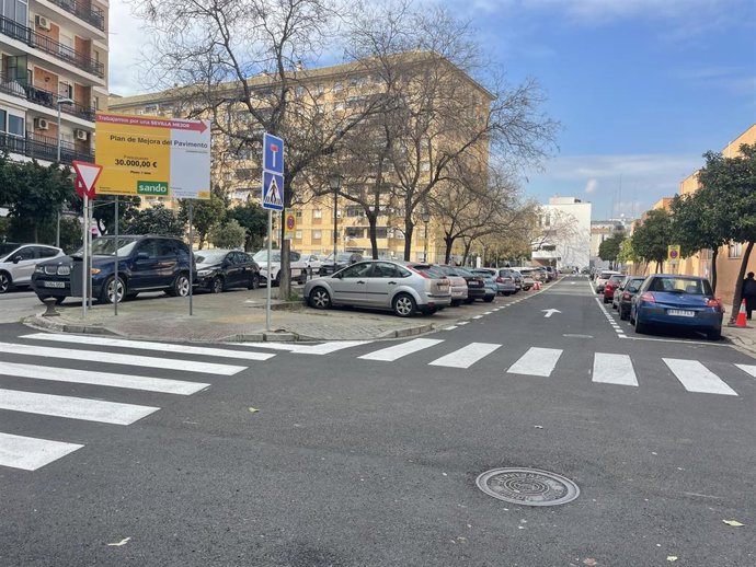 El Ayuntamiento repavimenta la calle Madre Isabel Moreno en El Plantinar como "una demanda histórica".