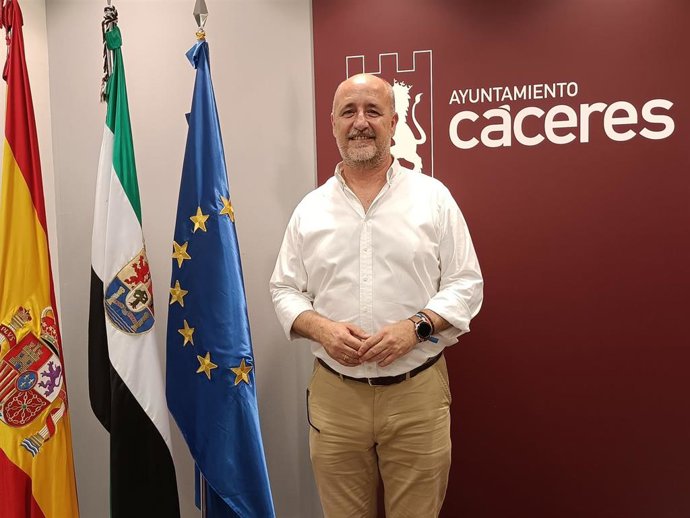 Archivo - El concejal de Urbanismo de Cáceres, Tirso Leal